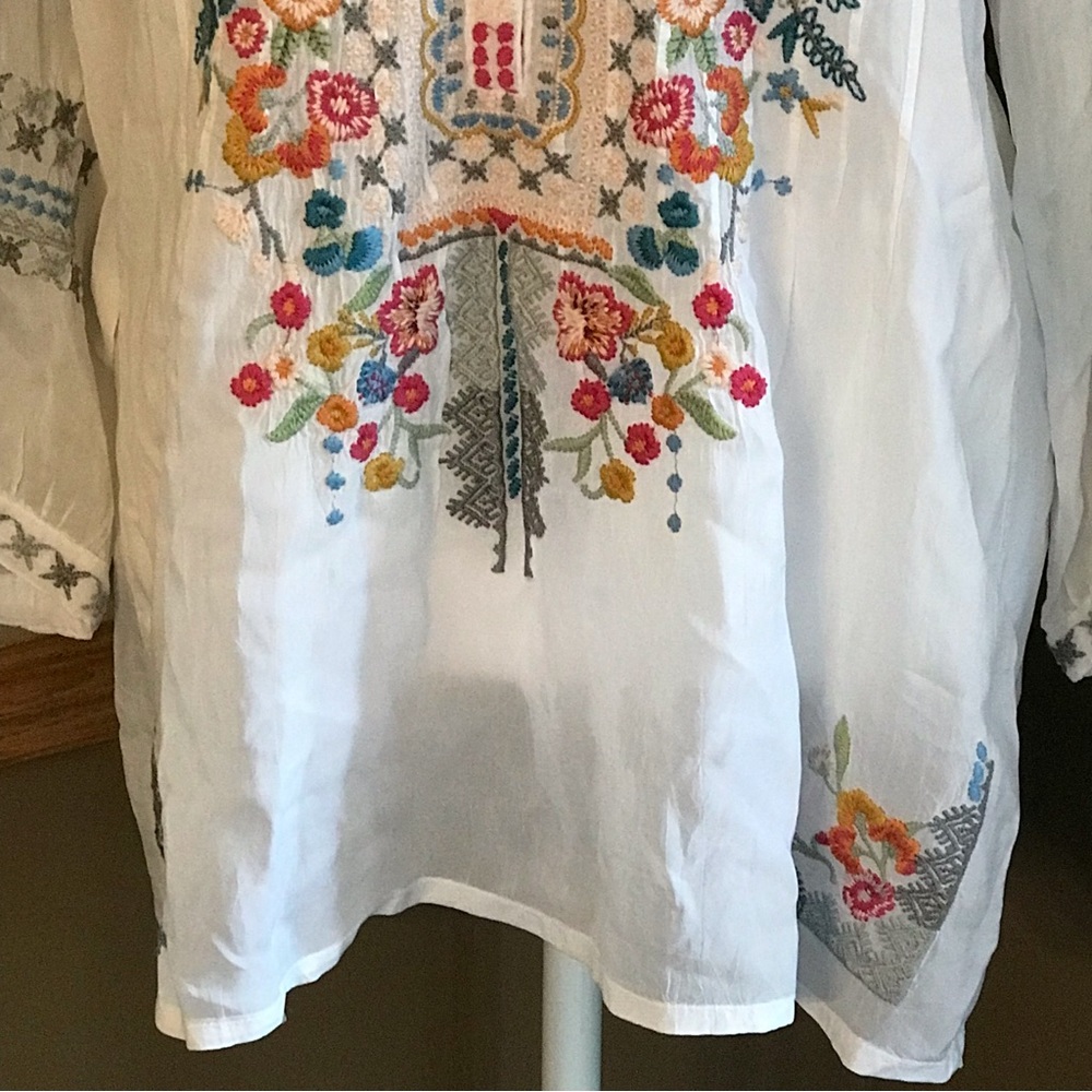 JOHNNY WAS White Rayon Tunic Blouse Top Colorful Floral EMBROIDERY Size Small - Picture 5 of 11